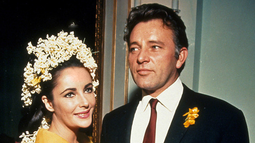 Taylorovej daroval náhrdelník v roku 1972 jej vtedajší manžel Richard Burton na jej 40. narodeniny.