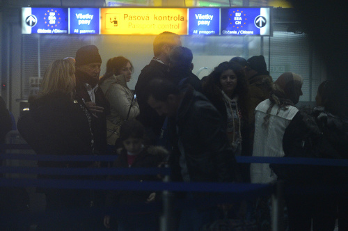 Na Slovensku pristálo lietadlo so 149 utečencami. 