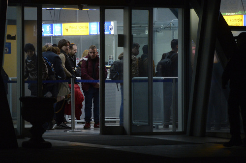 Na Slovensku pristálo lietadlo so 149 utečencami. 