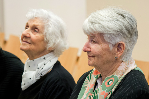 Svedkyňa Eva Pusztal-Fahidi (vľavo, 89) z Budapešti prišla v Osvienčime o 49 svojich príbuzných. Hedy Bõhm (87) v tábore prišla o otca, sestru a malé dieťa.