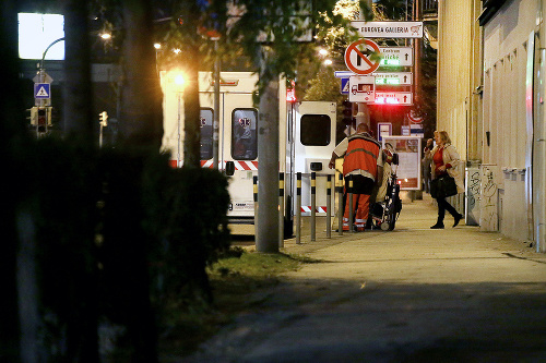 Bratislava, 02.10.2015, 21:08 hod. Herca záchranári previezli do nemocnice. 