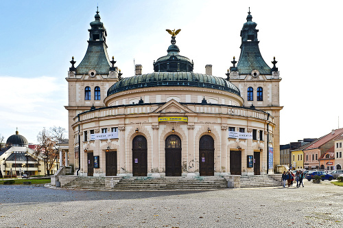 V secesnej budove Reduty pôsobí Spišské divadlo.