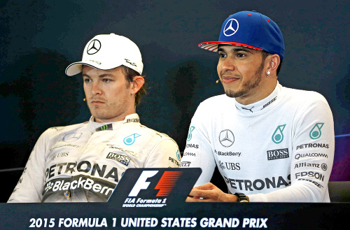 Je úplne jasné, v akej nálade bol po pretekoch v USA Rosberg (vľavo) a v akej Hamilton.
