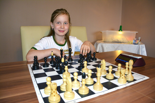 Nemá súpera: Lucka (8) ťažko hľadá primeraného šachového súpera v jej veku, zvykne totiž vyhrávať aj nad dospelými.