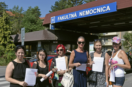 Členky petičného výboru začali zbierať podpisy na podporu zrušenia odvolania.