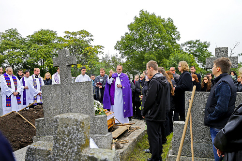 Katarínu prišlo na poslednej ceste odprevadiť takmer 500 smútiacich.