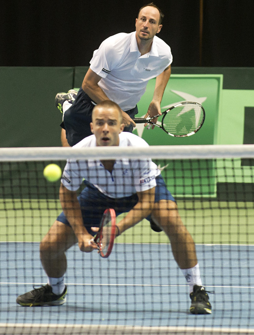 Na snímke slovenskí daviscupoví reprezentanti v pozadí Igor Zelenay a Andrej Martin.