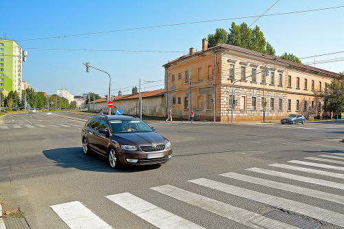 V plnom profile je už funkčná križovatka Poštová - Vojenská - Kuzmányho. Pri otvorení školského roka by mala fungovať aj svetelná signalizácia.