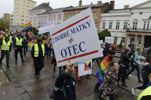 Do košických ulíc vyšli bojovníci za práva homosexuálov. 