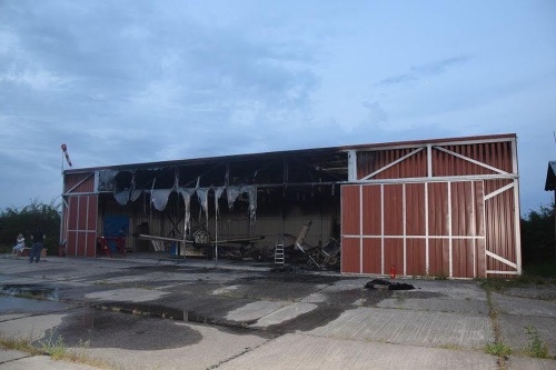 Lietadlá na letisku Boľkovce (okres Lučenec) zhoreli v tomto hangári. 