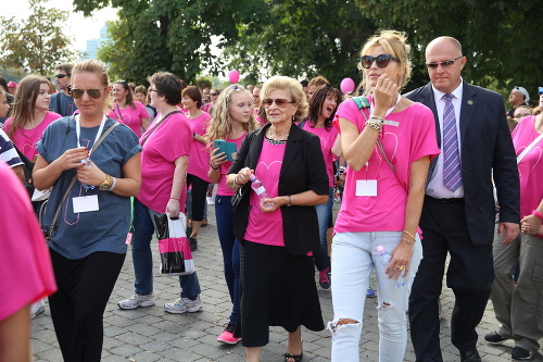 Posledné dva ročníky absolvovala Haberova kráska Daniela v spoločnosti dcéry. Tentokrát však prišla so svokrou, matkou Paľa Haberu. Celý čas ich strážil bodyguard. 