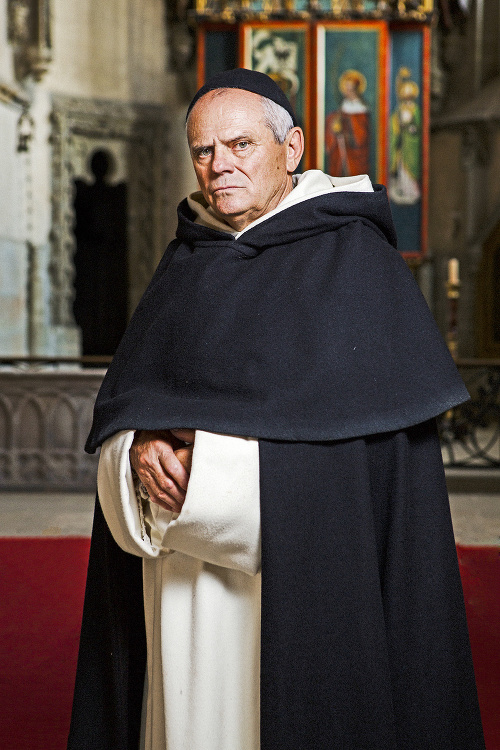Kňažkovi rola dominikánskeho mnícha a lobistu sadla ako uliata.