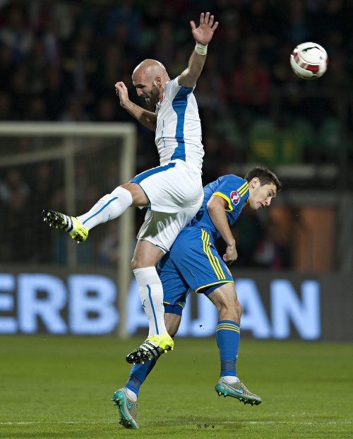 Róbert Vittek (vľavo) v súboji s Ukrajincom Tarasom Stepanenkom. 