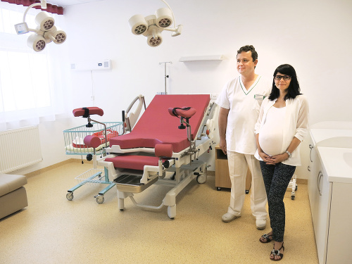 Lucii Vaceľovej (38) primár ukázal novú pôrodnú izbu, kde už v auguste privedie na svet tretieho potomka.