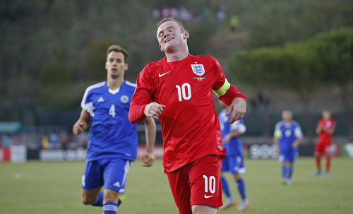 Rooney vyrovnal strelecký rekord Bobbyho Charltona.