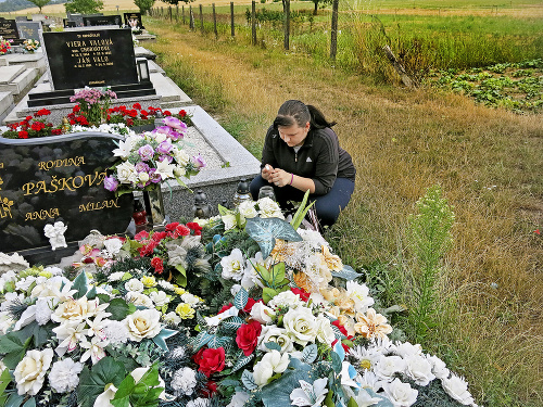 Žaneta (16) chodí každý deň na cintorín za svojím otcom, ktorý jej nesmierne chýba.