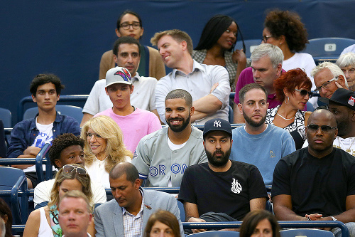 Drake na Wimbledone zo Sereny nespustil oči. Dokonca ju natáčal.