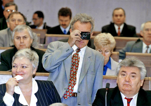 Poslankyňa: V rokoch 1994 - 1998 sedela v parlamente za Mečiarovo HZDS.