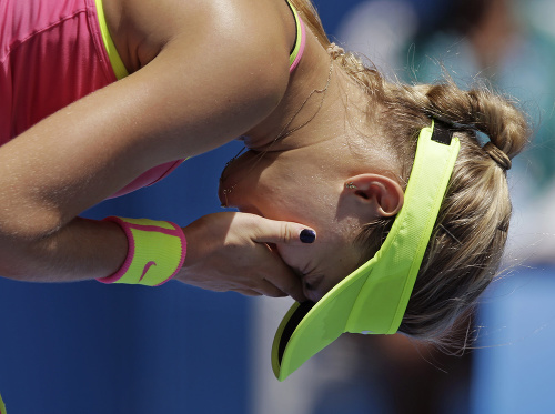 Šarapovová aj Bouchardová postúpili do štvrťfinále dvojhry na Australian Open.