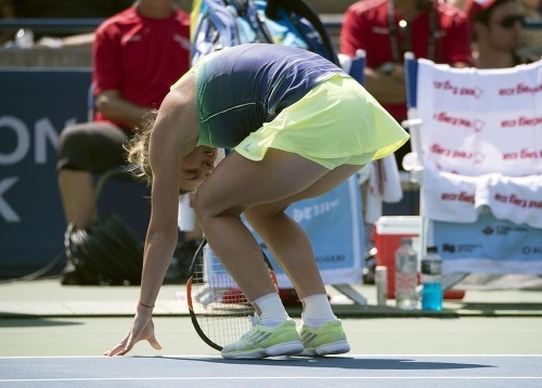 Halepová skrečovala finále v Toronte, Belinda sa tak tešila z druhého titulu WTA.