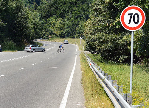 V úseku je znížená rýchlosť o 20 km.