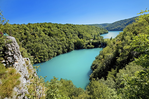 Lom pripomína slávne chorvátske Plitvické jazerá.