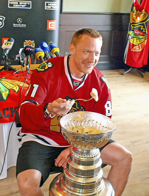 Marián Hossa privezie Stanley Cup na Slovensko už tretí raz.