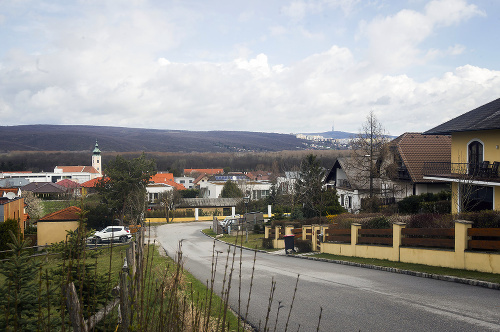 Kemka sa čoskoro aj s rodinou presťahuje do dedinky Wolfstahl v Rakúsku.