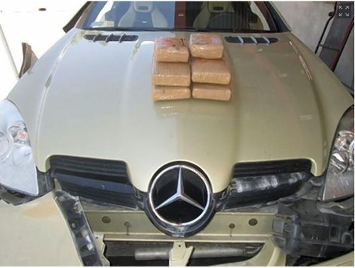 V Mercedese boli ukryté drogy za 134 000$.