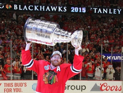 Duncan Keith podával v play off nadľudské výkony.