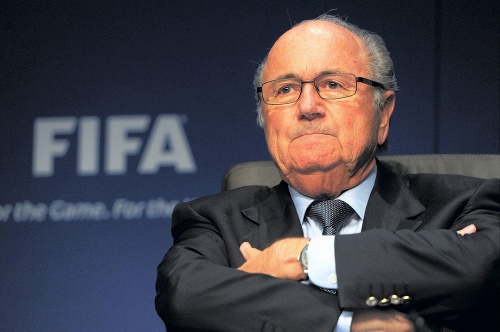 OHROZENÝ? Čoho sa sebavedomý Blatter bojí, keď si najal také právnické esá?
