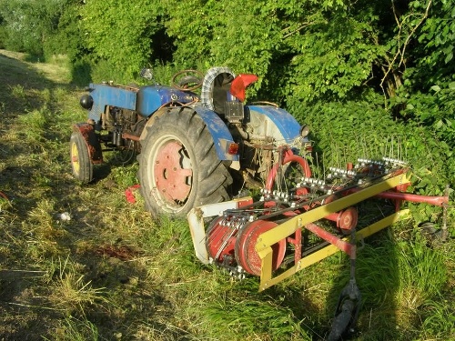 Tento traktor zavalil Jána V. (31) z obce v okrese Levice. 