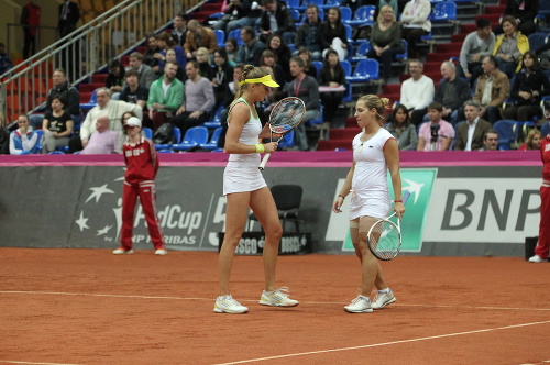 Slovenské tenistky Daniela Hantuchová a Dominika Cibulková počas záverečnej štvorhry.