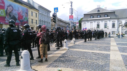 Dve demonštrácie v Bratislave.