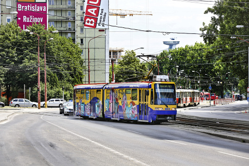 Električka v kolóne