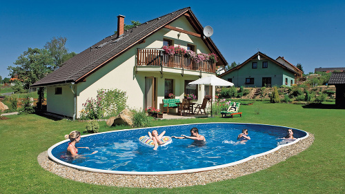Bazény Azuro - najpredávanější typ bazénov u nás. Vďaka svojej špeciálnej konštrukcii môžete bazén nechať postavený na povrchu, ale rovnako dobre ho aj nechať zapustiť do zeme. Na výber z 8 rozmerov kruhových alebo oválnych bazénov. Najlacnejší typ, kruhový Azuro 400, teraz zakúpite za akciových 235 € (predajná cena 395 €), predáva Mountfield.