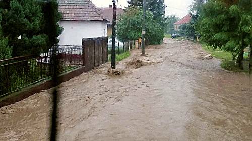 Ulice obce boli úplne zaliate.