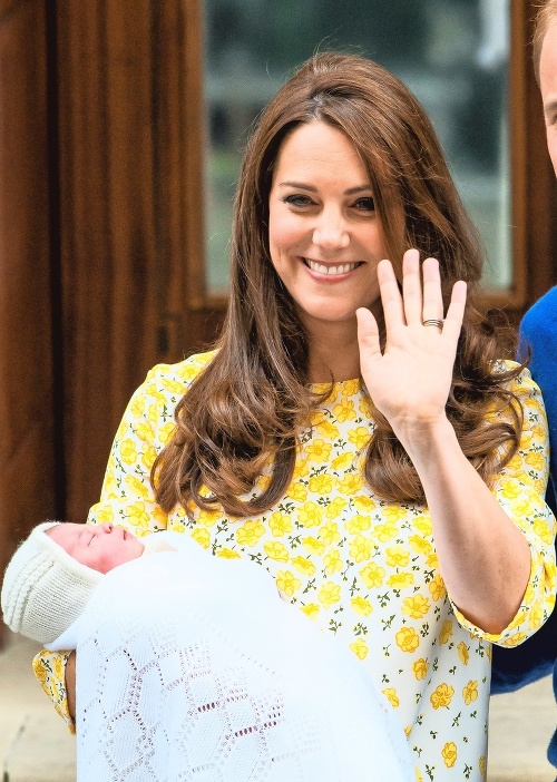 Narodila sa kráľovskému páru Williamovi (32) a Kate (33) v Nemocnici sv. Márie v Londýne.