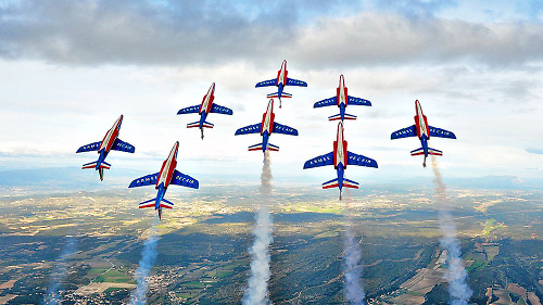Na leteckých dňoch as predstaví aj najstaršia akrobatická skupina na svete Patrouille de France (Francúzska patrola).