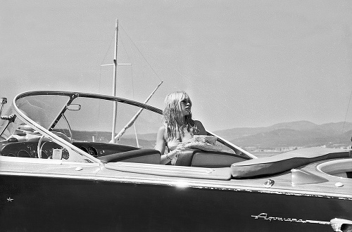 1965 - Brigitte sa na loďke vozila 10 rokov.