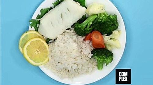 Ryba, ryža, zelenina a rybí olej.