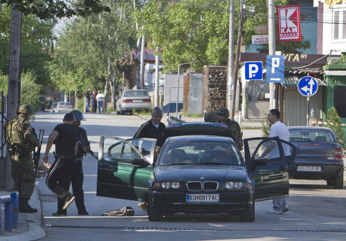 V Kumanove prebiehali boje medzi policajnými silami a členmi ozbrojenej skupiny.