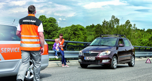 Vodička si poškodila na výtlku nové auto. Nahradili jej aj spoluúčasť.