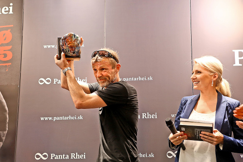 Spisovateľ Jo Nesbø si v Phanta Rei prevzal cenu vydavateľstva Ikar za 200 000 predaných výtlačkov v slovenčine.