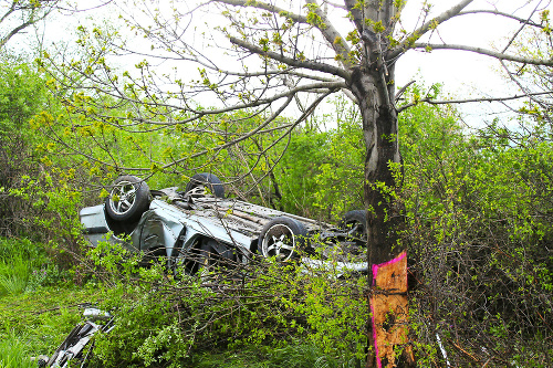 Auto dostalo šmyk na ceste medzi Modrou a Budmericami, kde chlapček chodil do školy.