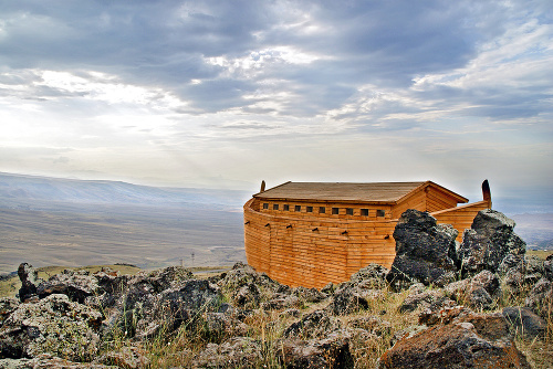 Noemova archa: Drevená replika je turistickou atrakciou na svahu Araratu. 