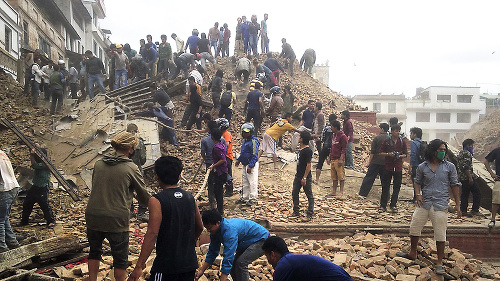 Káthmandu: V nepálskej metropole padli
aj stáročné pamiatky UNESCO.