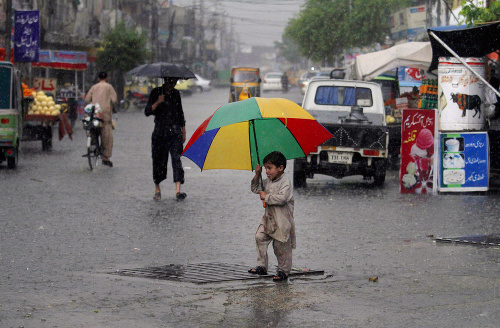 Pakistan potrápilo počasie.