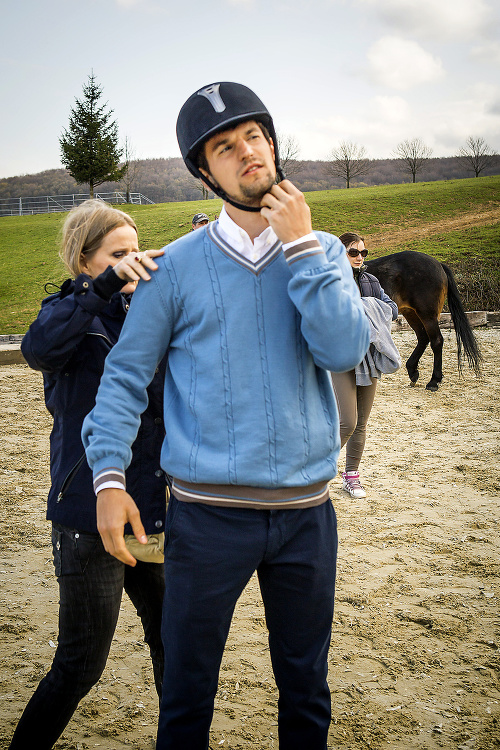 Juraj Kemka má z jazdy na koni strach, preto ho často zastupuje skúsený dvojník.