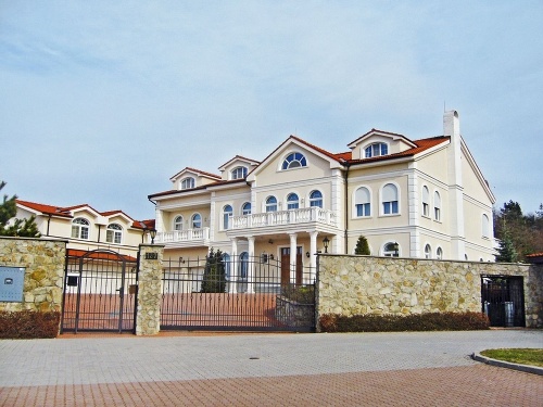 Vila v Bratislave: Luxusné sídlo v Záhorskej Bystrici.